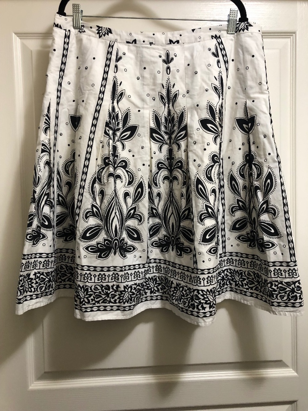 Talbots cotton skirt size 16 white black folk art print A-line side zip lined